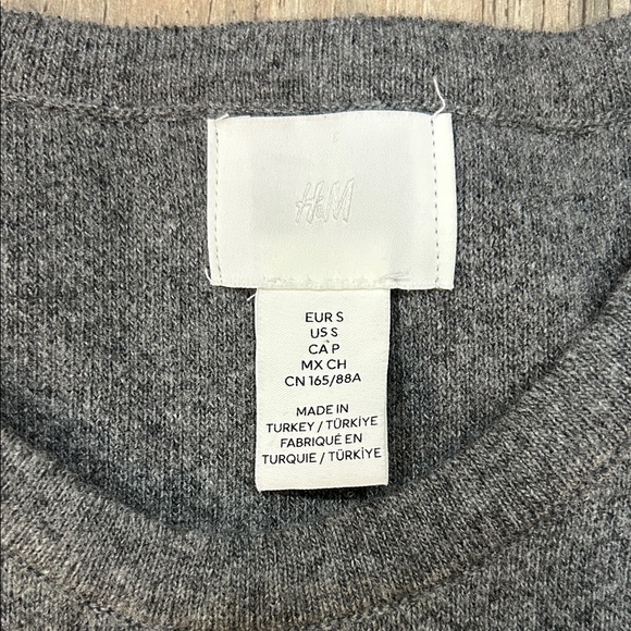 H&M Charcoal Top - Picture 2 of 8